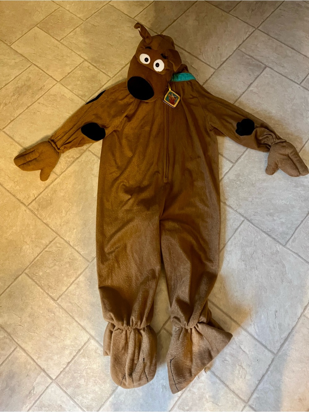 Scooby Doo dog plush costume child size small. Front zipper. 3d collar tag. Cute